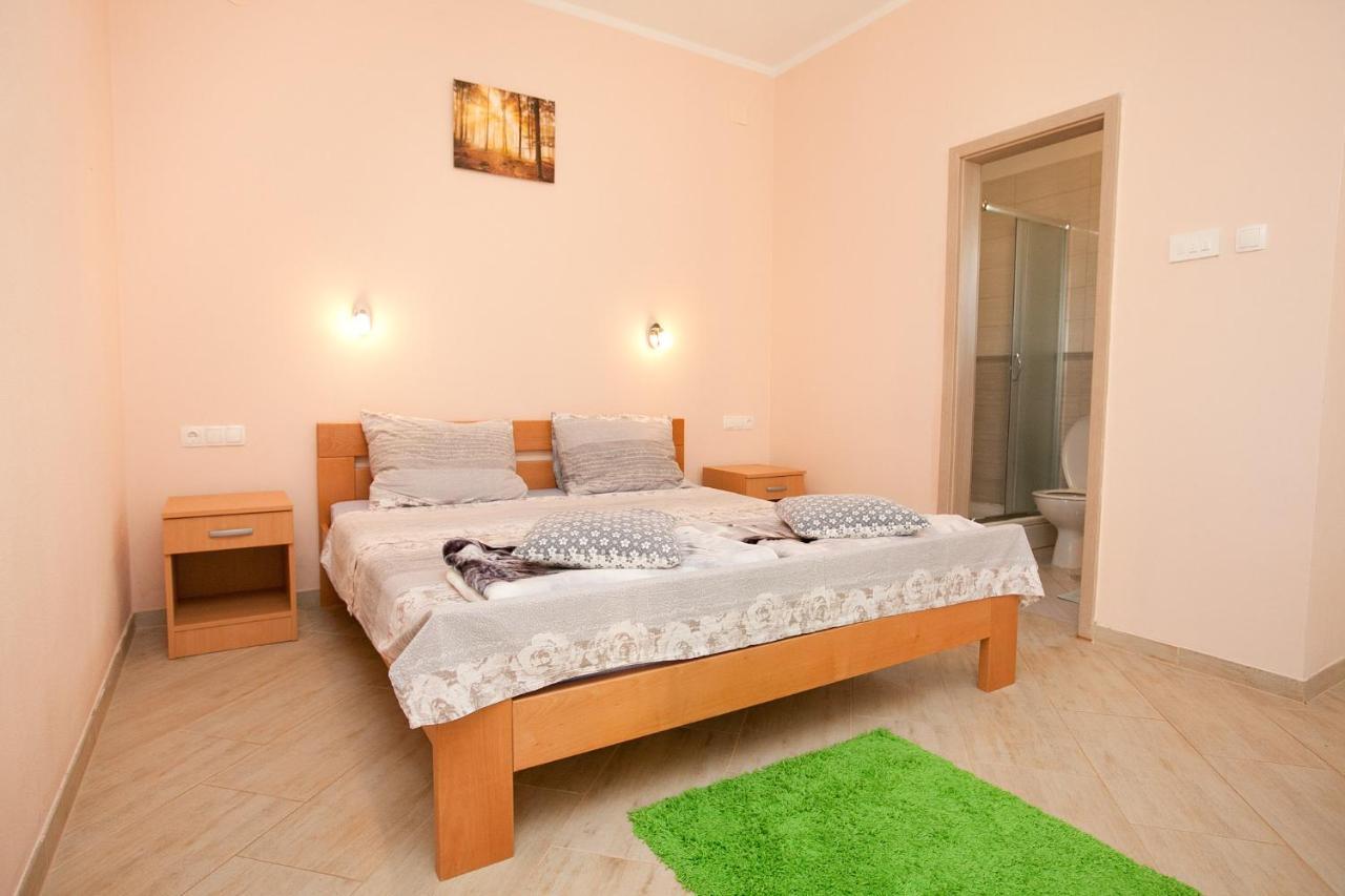 Apartmani Lea Стариград-Паклениця Екстер'єр фото