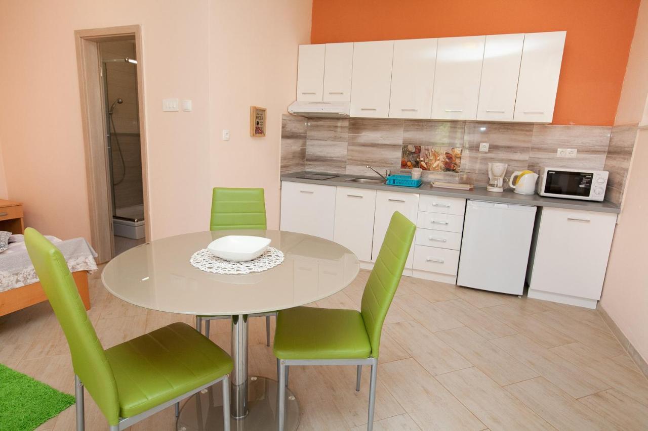 Apartmani Lea Стариград-Паклениця Екстер'єр фото