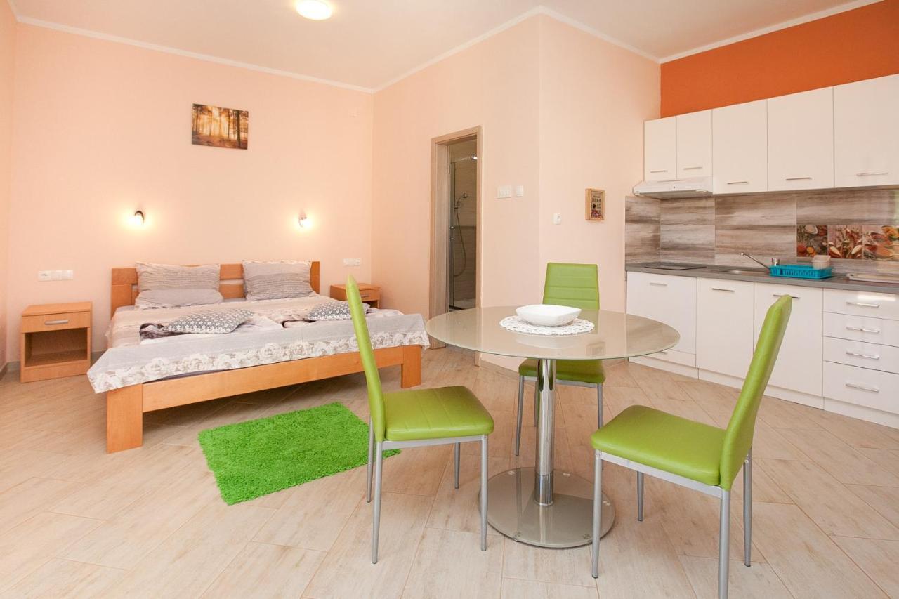 Apartmani Lea Стариград-Паклениця Екстер'єр фото
